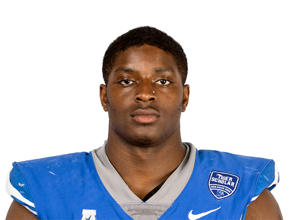 Marquavius Weaver headshot