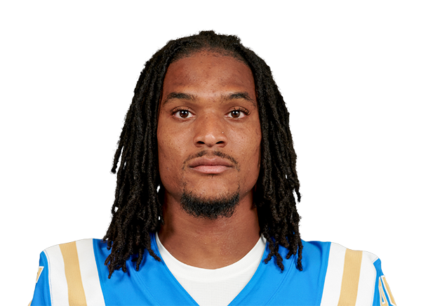 Azizi Hearn headshot