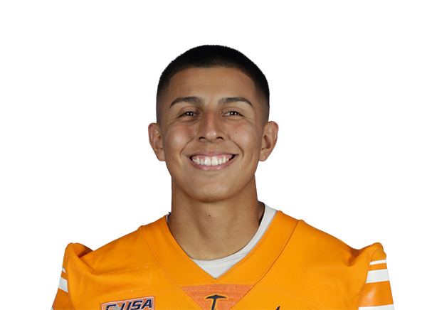 Isaiah Bravo headshot
