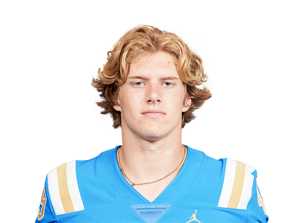 Carson Schwesinger headshot