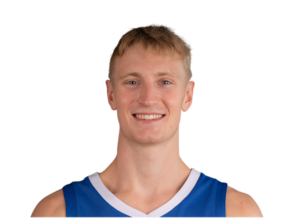 Nic Zeil headshot