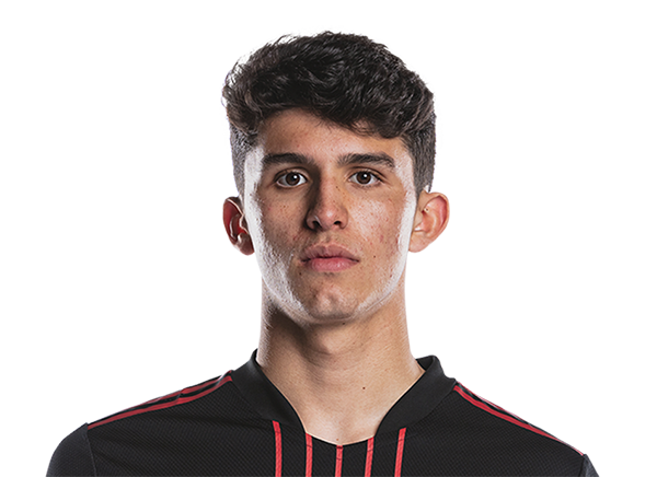 Efraín Morales headshot
